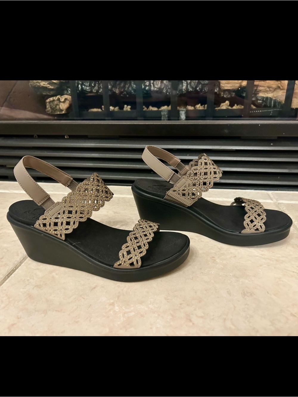 New Taupe Skechers Rumble On Sassy Dayz Wedge slip on sandals
